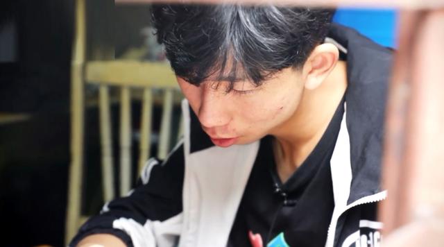 从凉山考入清华大学的“工地少年”，获奖5万，只想让爸妈轻松点