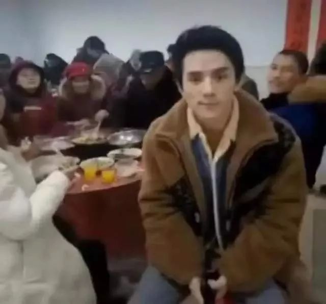 每个中国人心里，都有一段绿皮火车的记忆