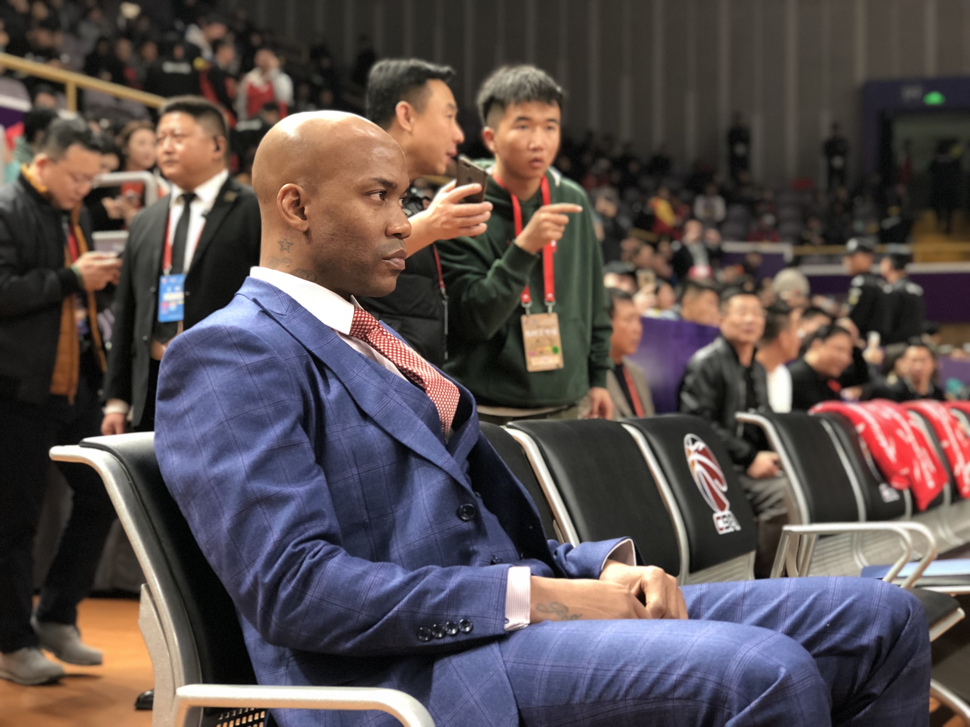 孙悦打了几年nba(巅峰十年却无缘CBA，功臣暮年竟遭雪藏，孙悦的传奇永不落幕)