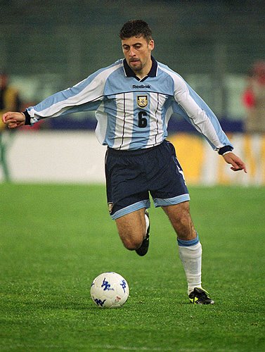 曾效力于巴塞尔,纽维尔老男孩,卡青年,罗马,皇马,国际米兰,萨穆埃尔