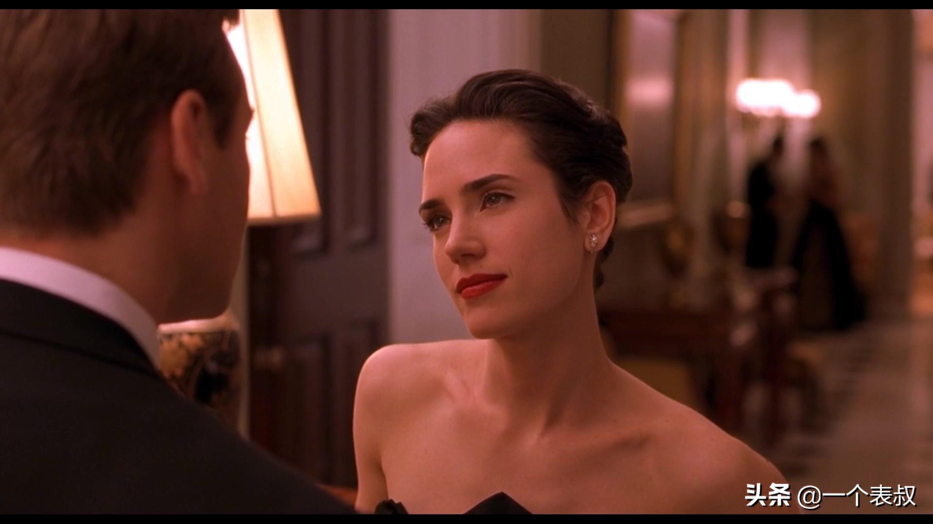 罗莎 萨拉扎尔的胸（14岁清纯无比，成年后艳光四射，49岁依旧性感的她带着大片来了）