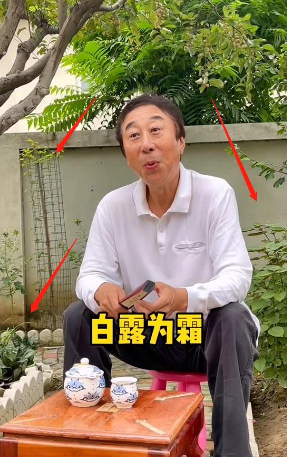 64岁冯巩：26岁娶初恋，携手38年，47岁被敲诈，儿子创业当老板