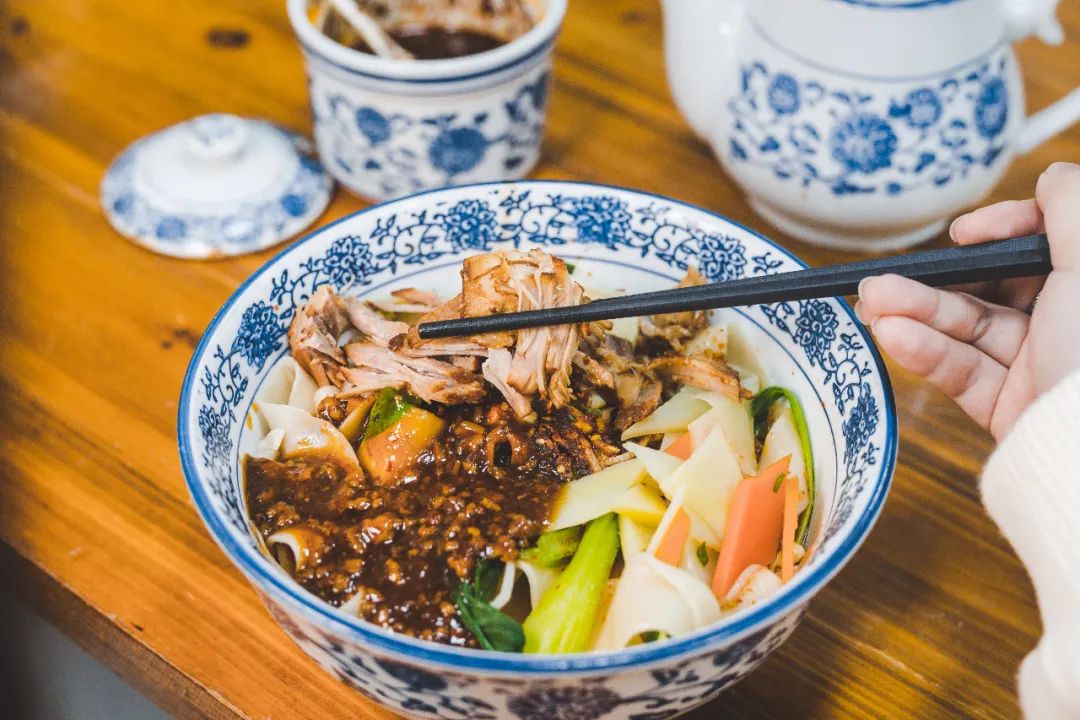 南京高校后街Battle战，一街更比一街香