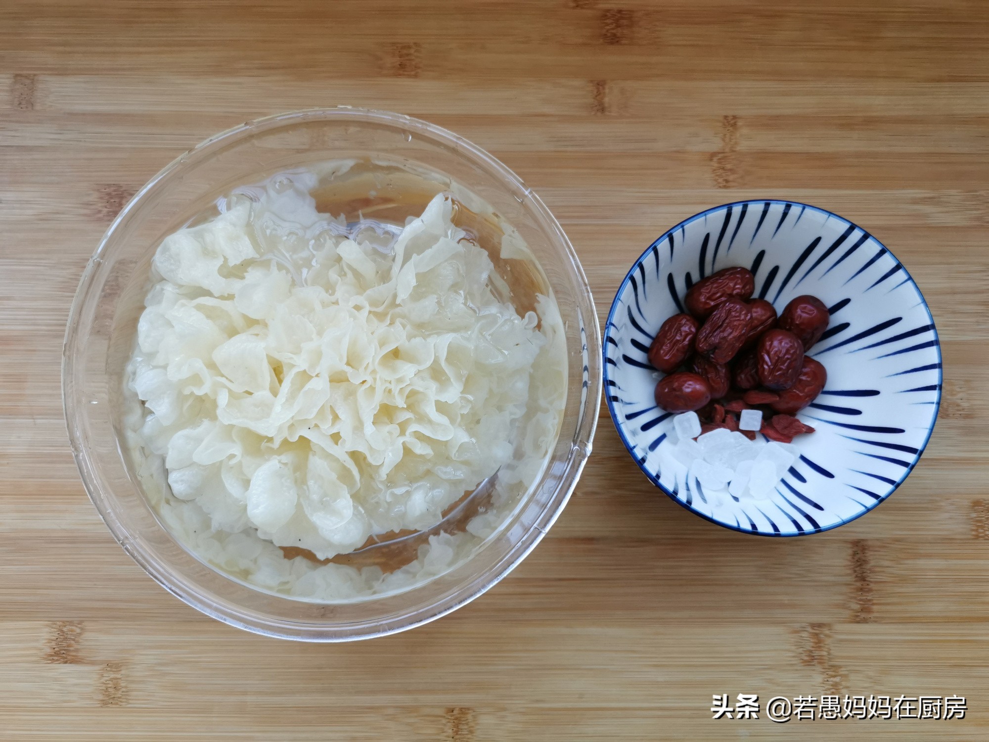 煮银耳汤软糯香甜有秘诀，记住这3点，20分钟出胶，黏稠好喝