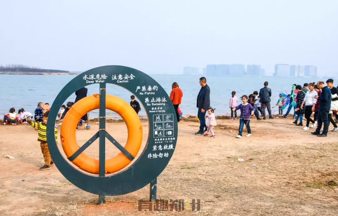 郑东新区烧烤看世界杯(那个能骑马、斗狗、烧烤的土味森林公园，竟成了鸟瞰北龙湖新网红)