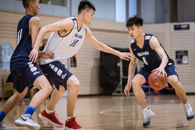 西安体院“00后”校草走红，193大长腿身材太棒，网友：姐姐等你