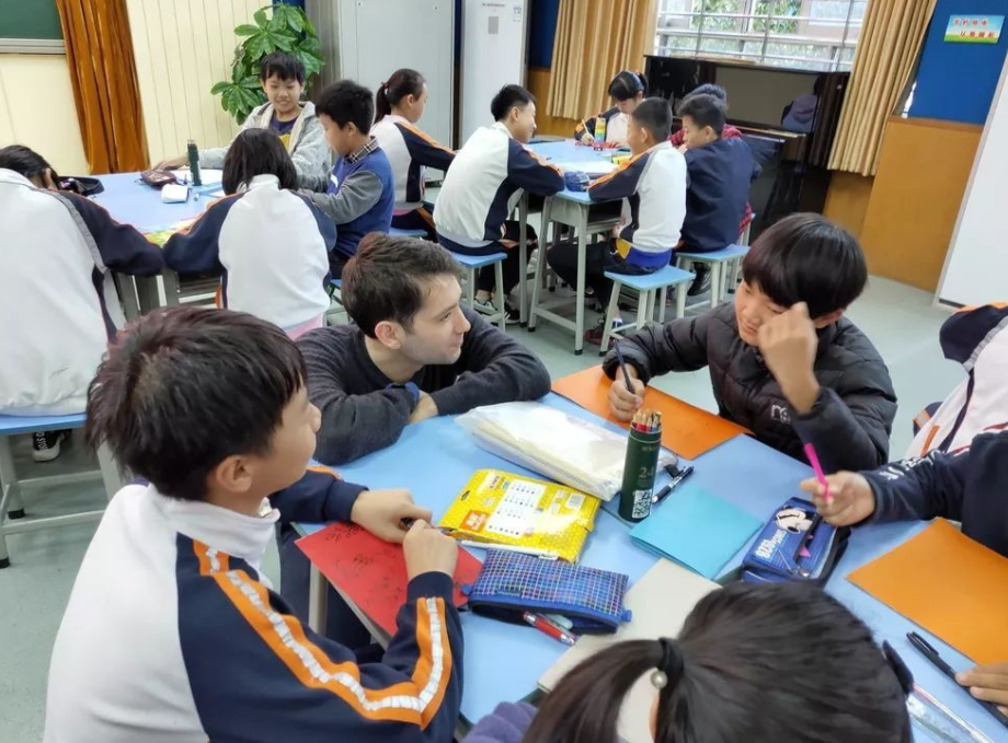 “小语种”代替英语参加高考，几家欢喜几家忧，教育部做出回应