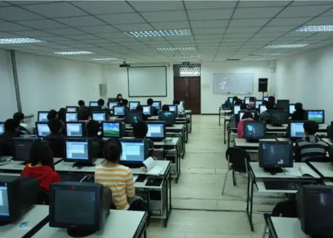 大学毕业想考公务员，备齐“三大证书”，成功上岸几率高