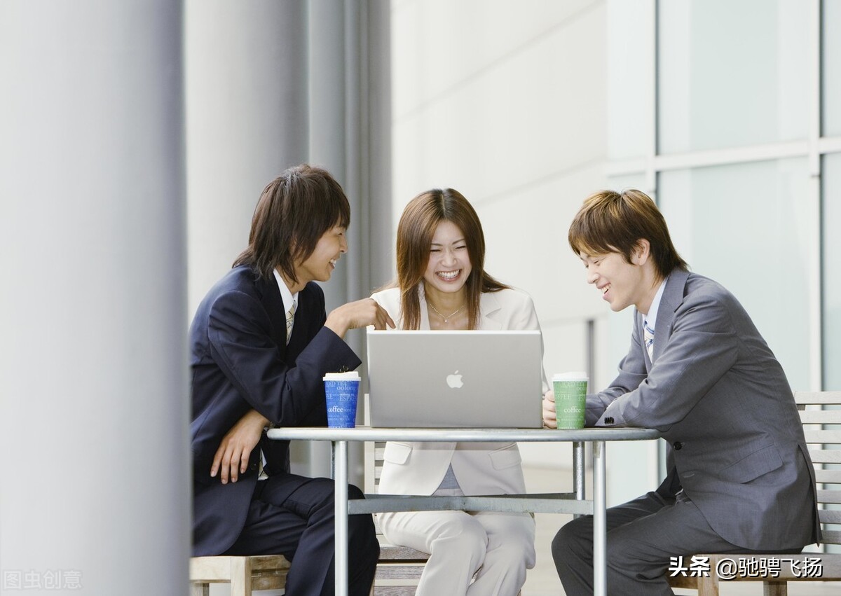 兼职自媒体一年赚了20多万怎么做到的？