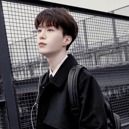 范丞丞发照片挣480万，他拍戏的剧组在南大以75元价格招学生群演