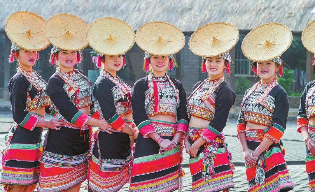 傣族服饰特点 傣族服饰风格-起航号