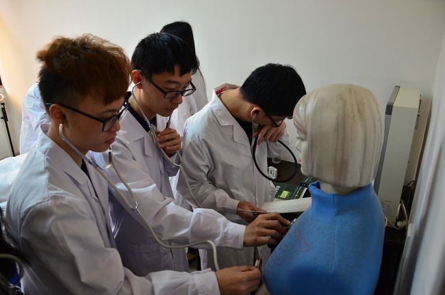 大学里“常常熬夜”的4类专业，学生吐槽比高三还累，你会学哪个