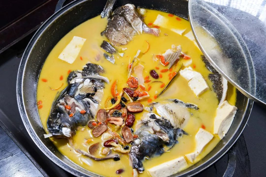 图片[2]-【天麻鲜鱼汤】做法步骤图 鲜香美味真过瘾 最后连-起舞食谱网