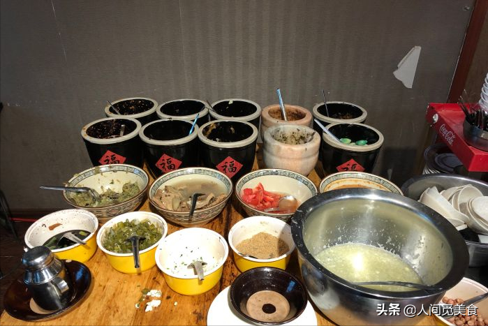 河南濮阳人爱吃的重口小吃，一天轻松卖出200锅，外地人却不敢吃