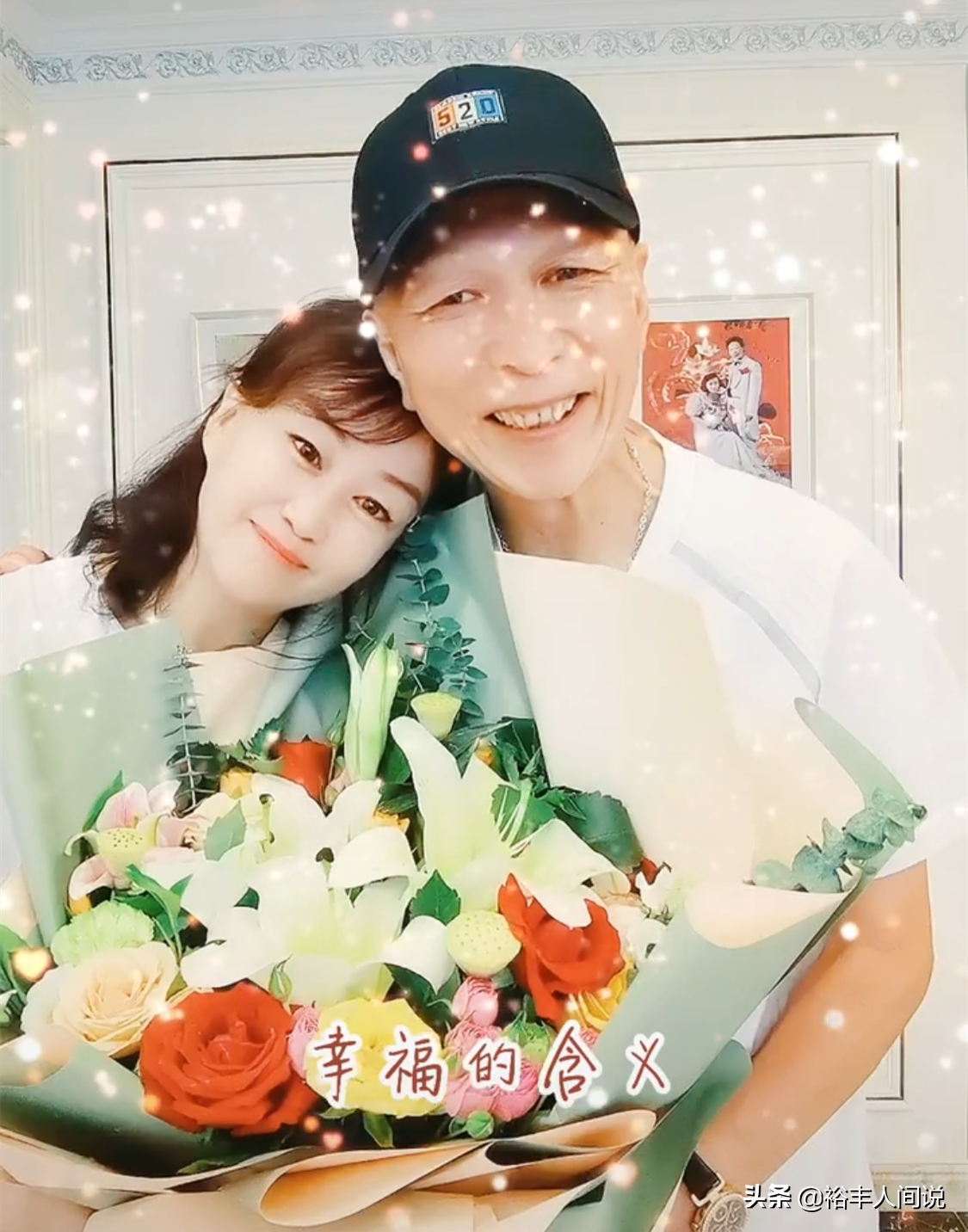 演员李明的老婆和女儿("金牌丑角"李明为妻子庆生,结婚几十年仍恩爱