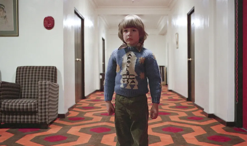 透过这个6岁小男孩能够预先感知危险的闪灵,让观众随时处在他的父亲