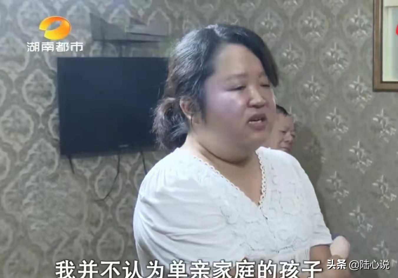 三观不合的爱情：女大学生爱上农民工，婚后争吵不断，孩子受苦了
