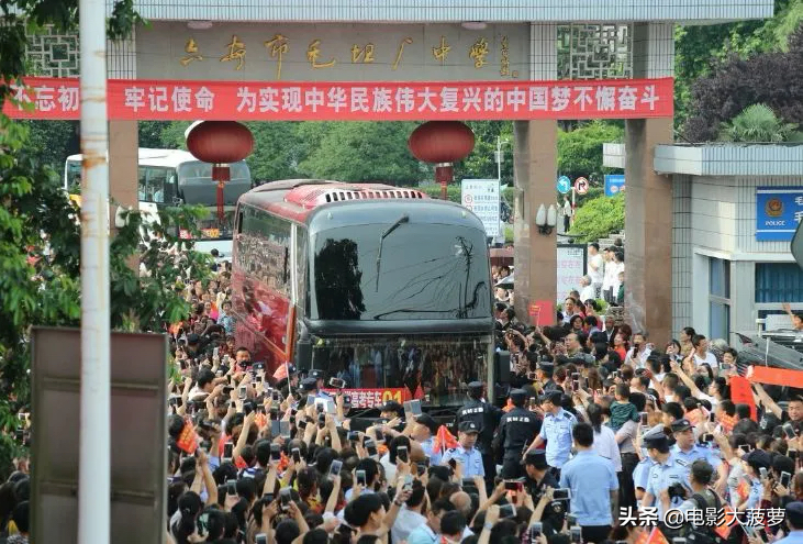 最好成绩600分，他助20个孩子考上一本，上大学后却与他不再相见