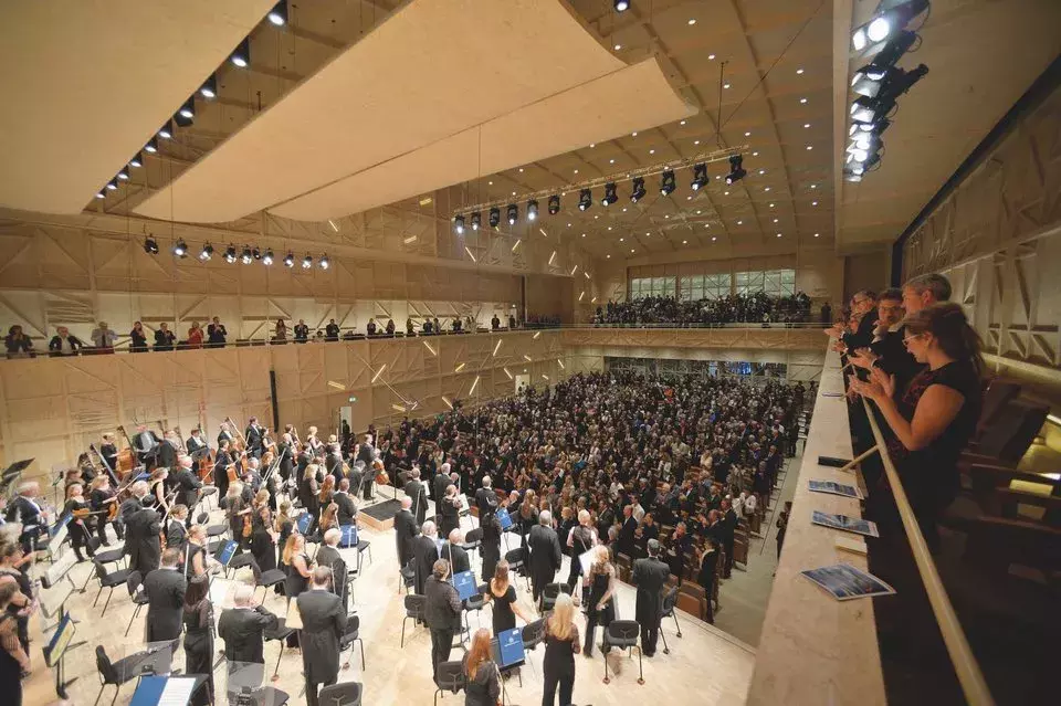 揭秘全世界最贵学校：400万一年、直通哈佛耶鲁、私人飞机上学……