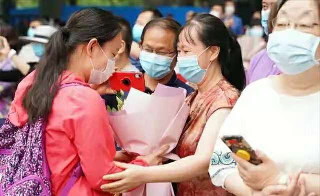 河南一所老牌高校，大量专业进行征集志愿，这是怎么回事？