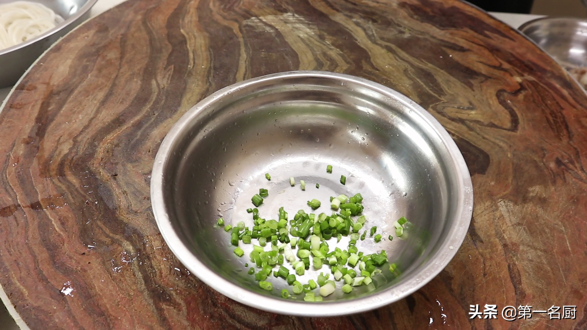 白菜燉粉條的家常做法,白菜燉粉條的家常做法不放肉