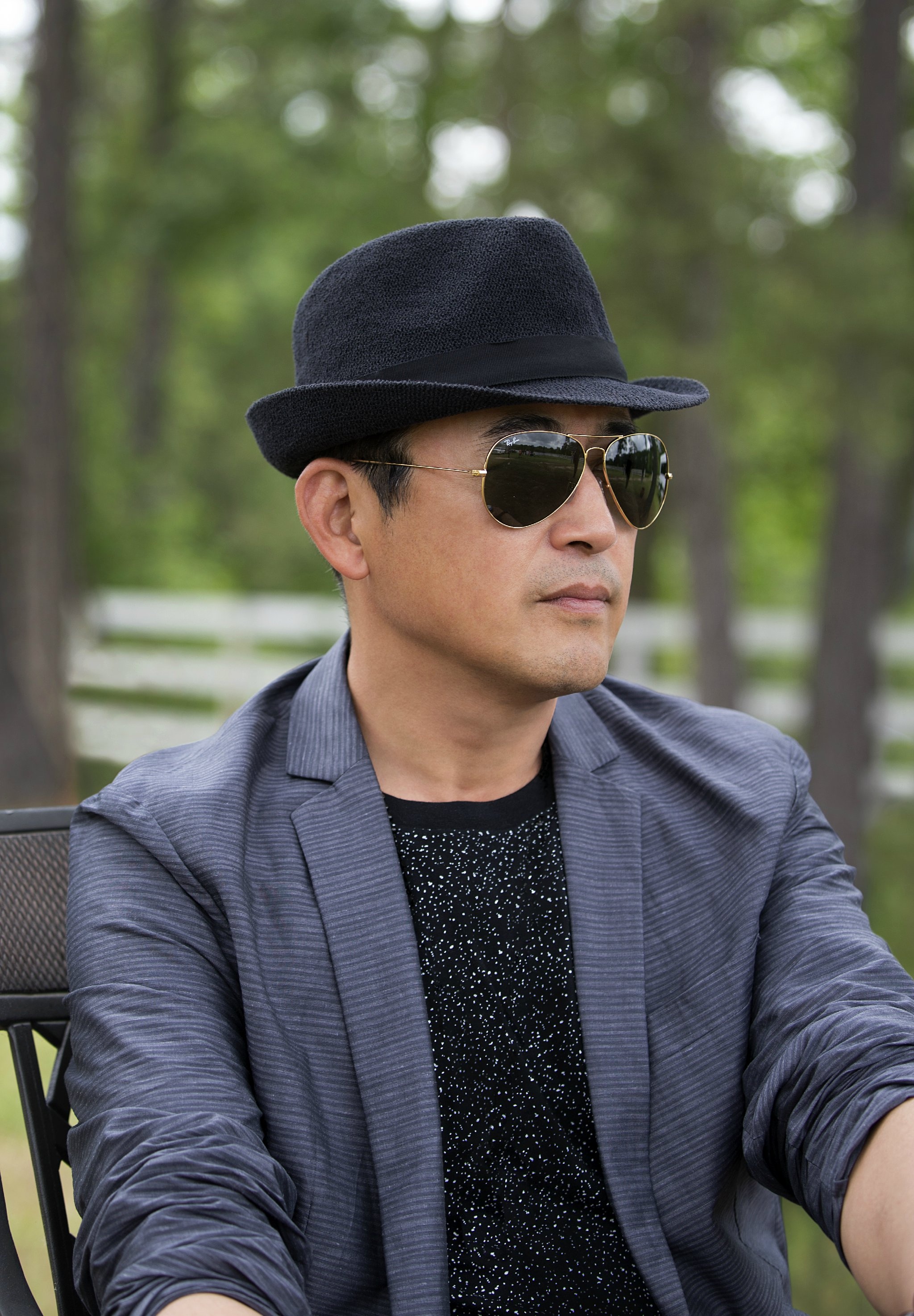 王志飞:一婚失败后,与张歆艺携手7年,三天闪婚张定涵终获幸福-蘑菇号