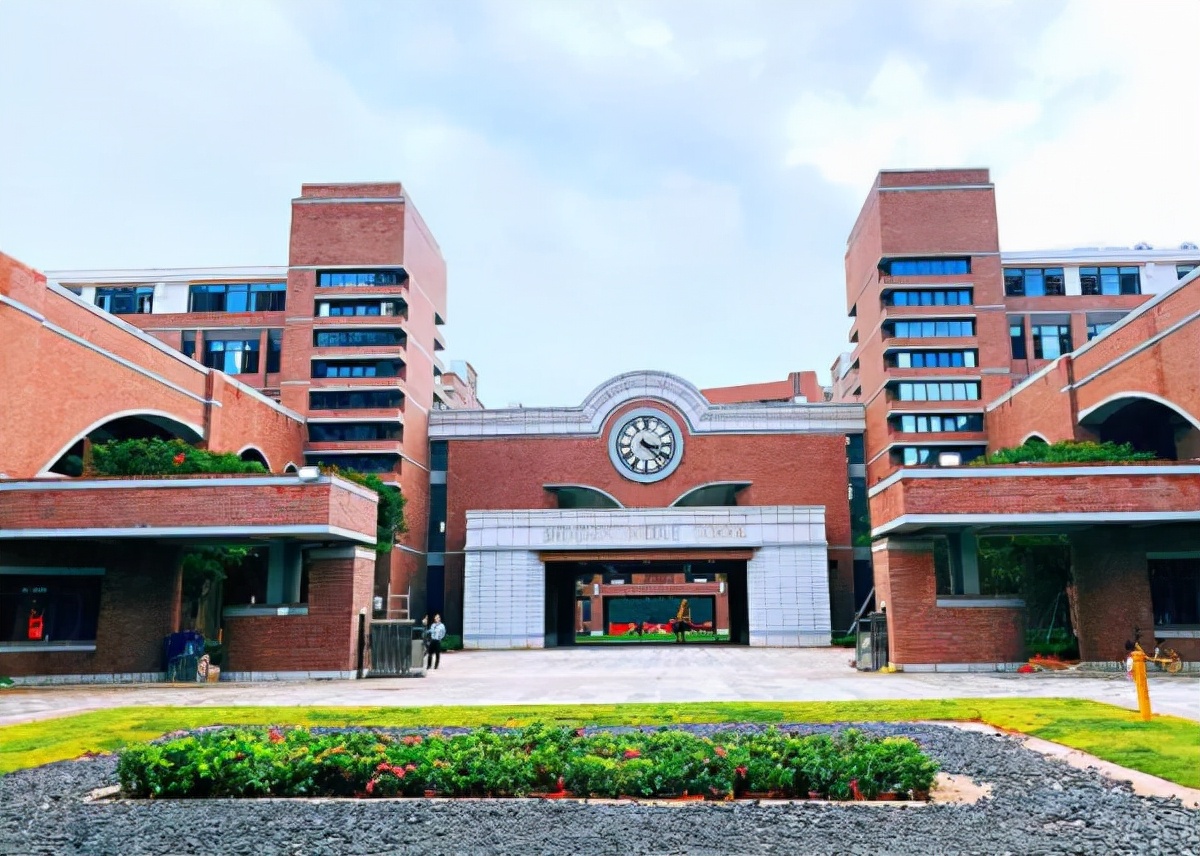 985博士争相应聘教师？看完深圳一教师的工资单后，大家羡慕不已