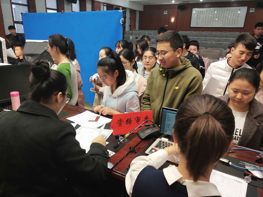 985学生想躺平？多名浙大学霸报考双非研究生，普通学生难以接受