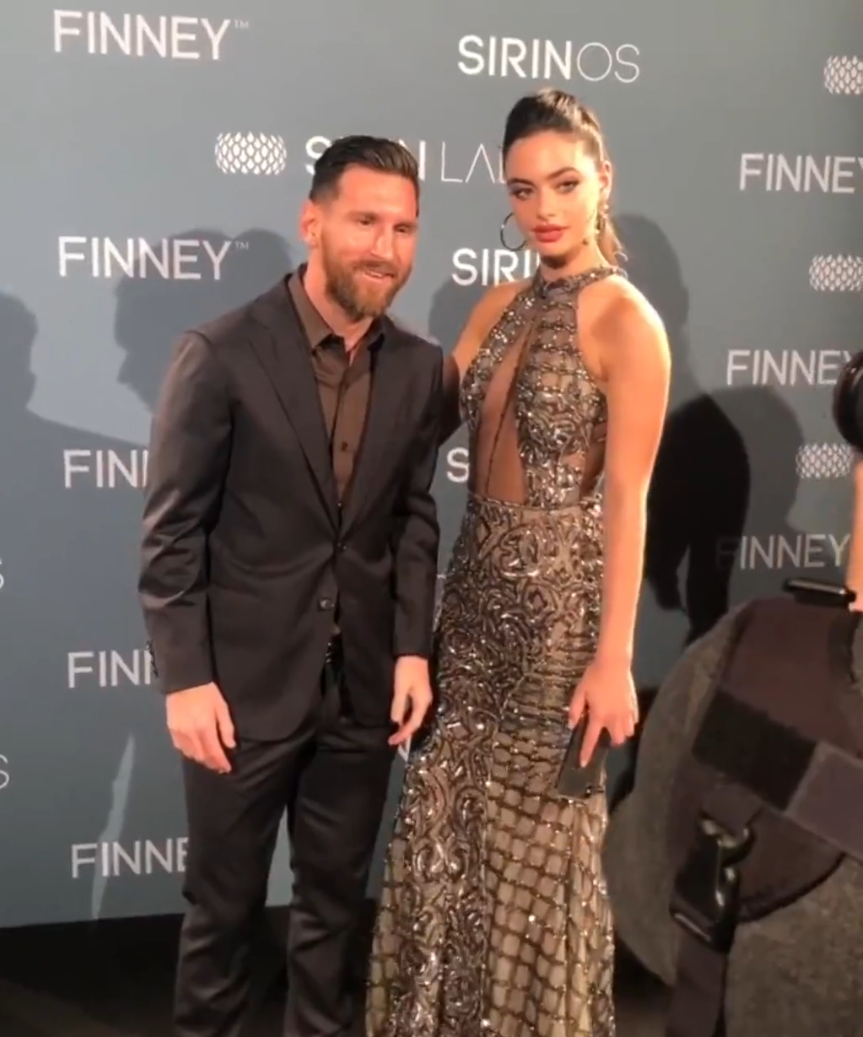 为什么nba开场前会单膝跪地（没得选的选择题！梅西下跪，NFL、NBA、英超，球员何时能站起来？）