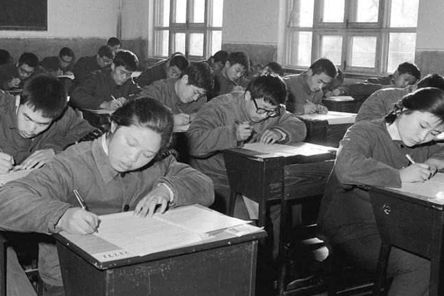 硬核“高考标语条幅”走红，既励志又有趣，看得热血沸腾