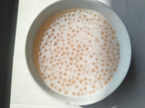 牛奶草莓西米露