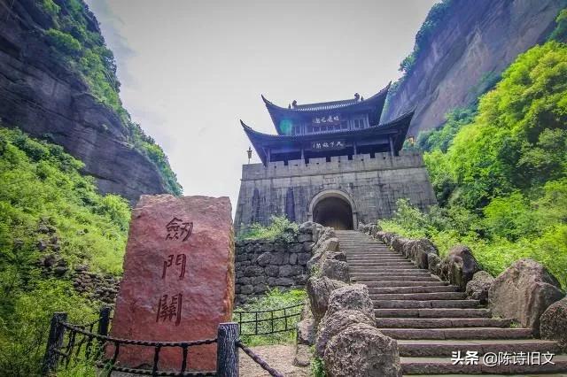 陆游在四川剑门山写的一首诗，看似很美有诗意，却满含辛酸与惆怅