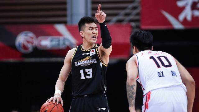 cba加时赛为什么用小个阵容（辽宁男篮为何总决赛不敌广东？球迷一席话，道出个中缘由）