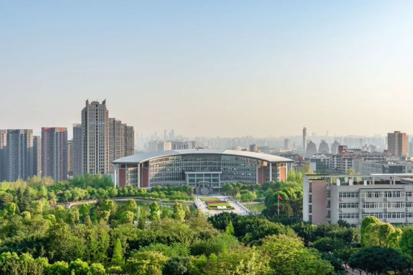 从1950到2020，这所由刘伯承元帅亲任校长的高等政法学府，如今70岁了！