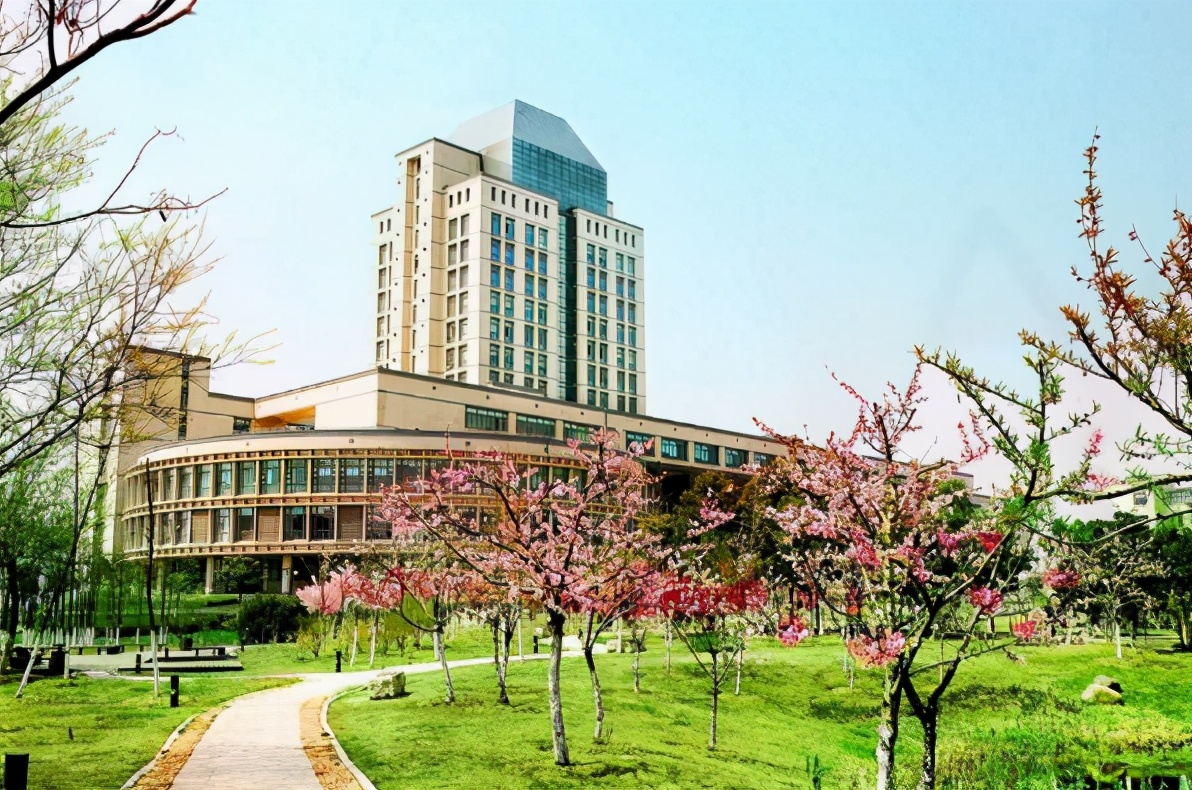 南京某高校食堂WIFI密码火了，学生看完摇头，感叹该认真听课