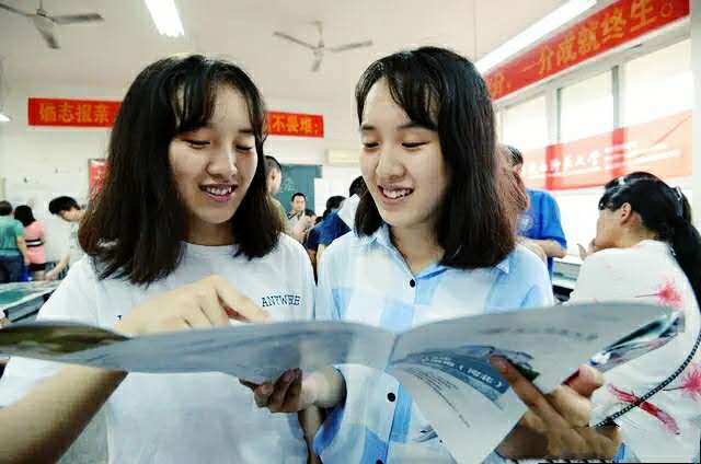 这些高校学费超4万，学生都不敢报考，如今第三次征集志愿