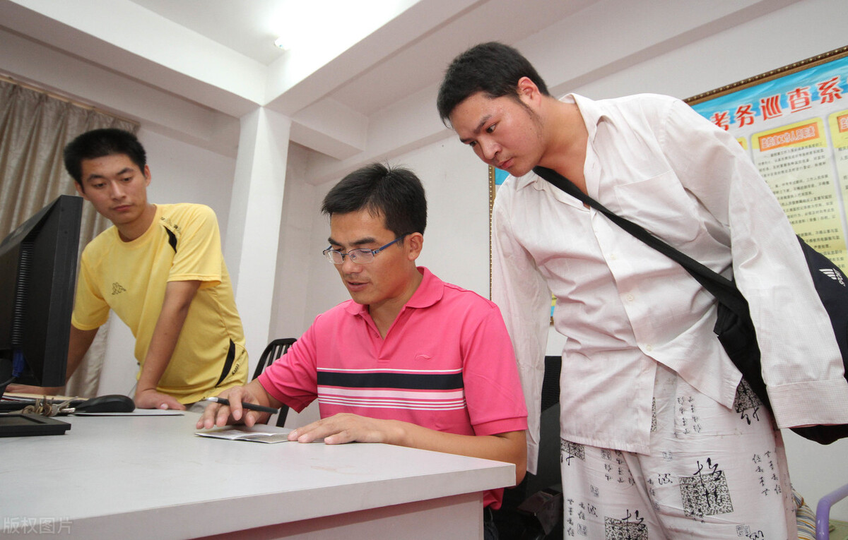 高校录取分数线是如何确定的？它是高校录取中自动生成，并非划定