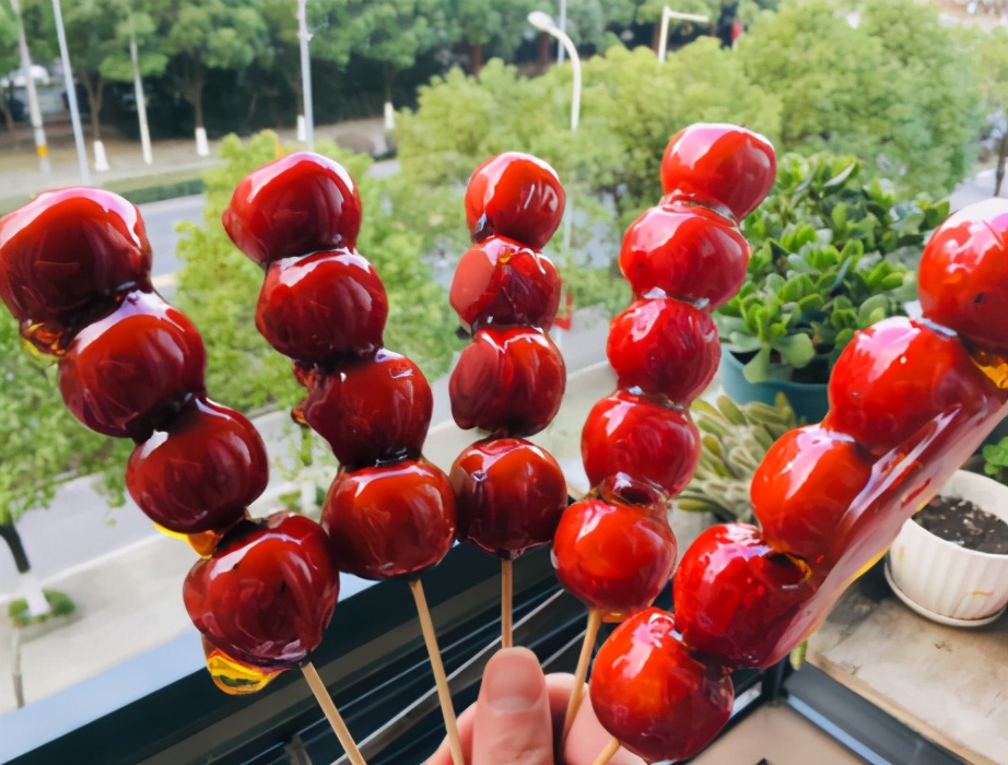 做糖葫芦时，注意“1放2不做”，糖葫芦不粘牙不粘手，嘎嘣脆