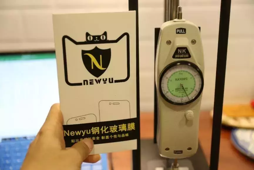 变着方法弄碎我的iPhone手机膜-17款钢化玻璃膜大横评