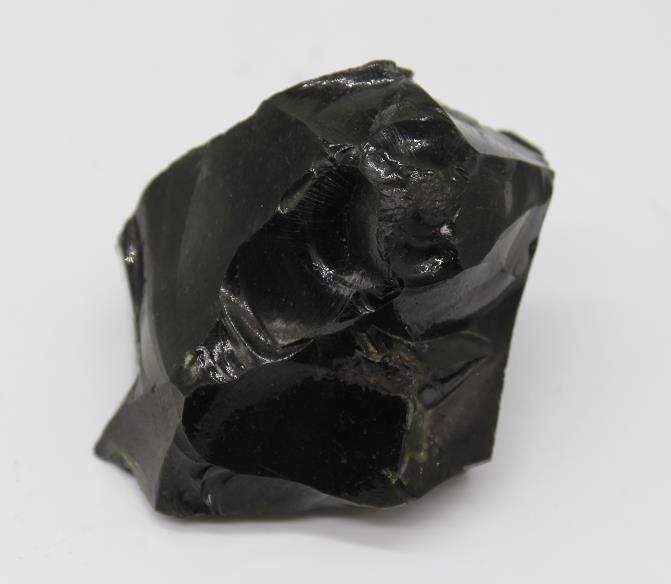 3硅硼镁铝石,每克拉20000美金 硅硼镁铝石是镁铁铝的硼硅酸盐矿物,从