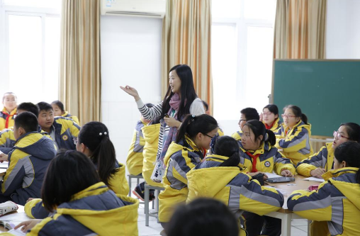 将英语“踢出”高考呼声越来越高，教育部回应，家长：这下放心了