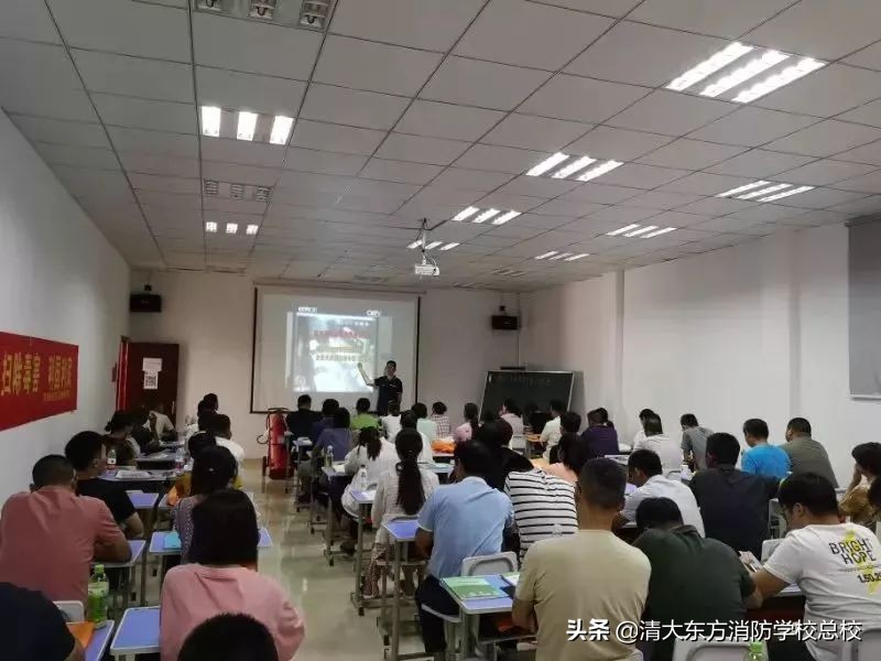 阜阳清大东方消防学校为阜阳幼儿师范高等专科学校进行消防培训