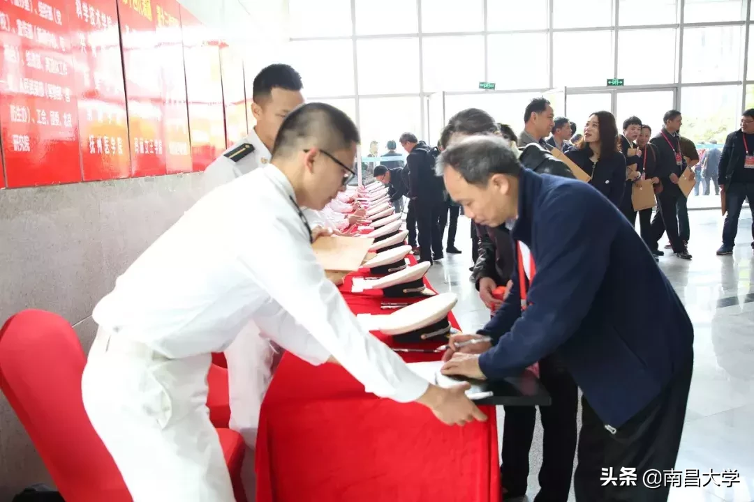 南昌大学五届四次“双代会”闭幕,落实是最好的担当!