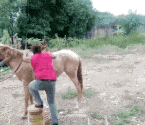 爆笑GIF：碰到实习护士姐姐，快被吓死了