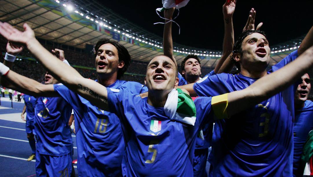 14年前经典一战！意大利变阵4前锋，卡纳瓦罗直言：以为里皮疯了