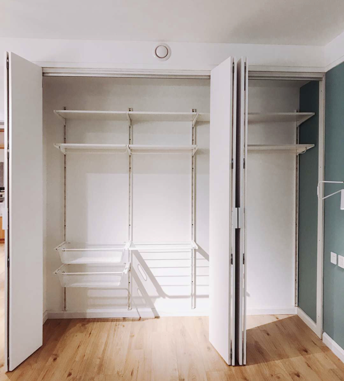 5,折叠门步入式衣柜