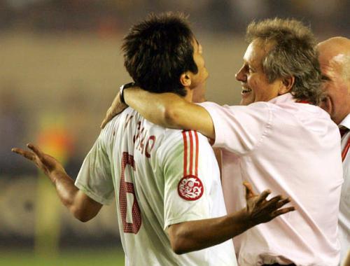 中國隊2004世界杯（國足2006年世界杯預選賽回顧，一出鬧劇，實力最強卻早早淘汰）