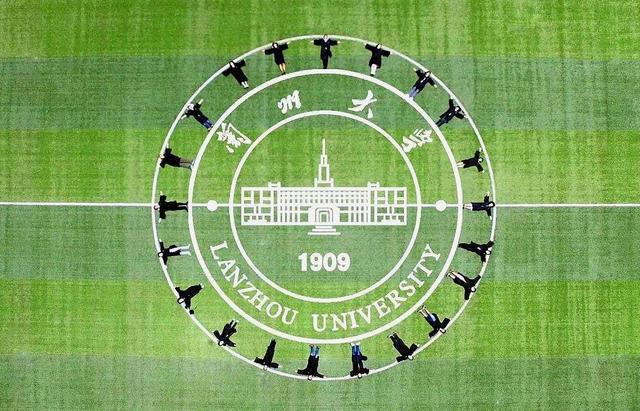 他从北大书记调任兰大校长，在任七年，缔造兰大黄金时代