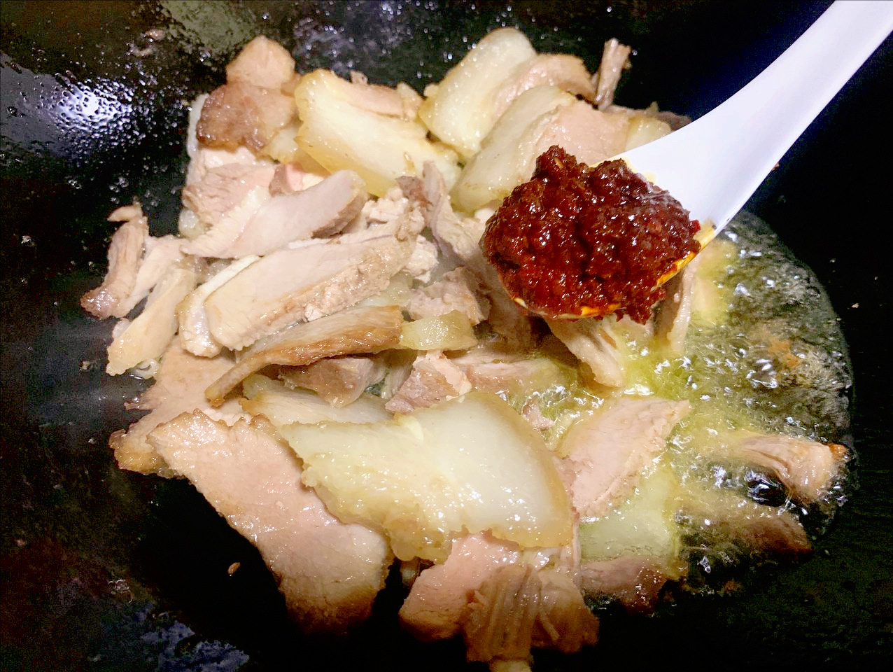 四川回鍋肉的正宗做法，牢記3個關鍵步驟，濃香可口，太費米飯了