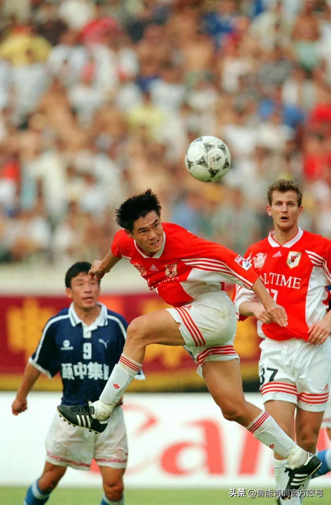 作为山东足球职业化之后的第一代强力中锋,宿茂臻承载着不少人的美好